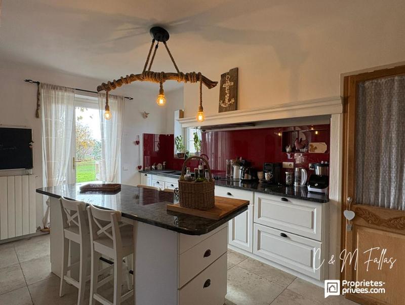 Maison - 205 m² - 9 pièces