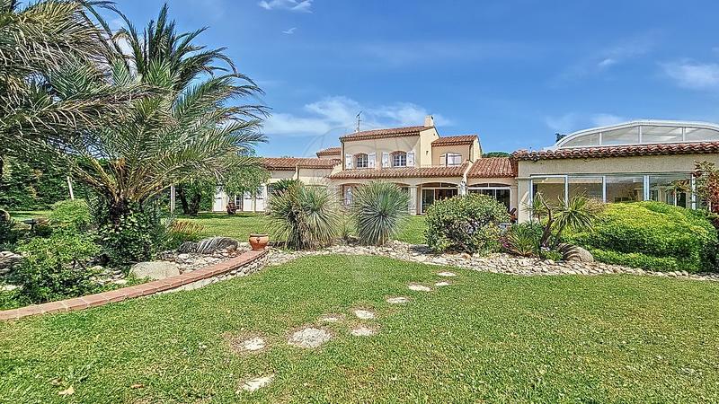 Villa - 310 m² - 8 pièces