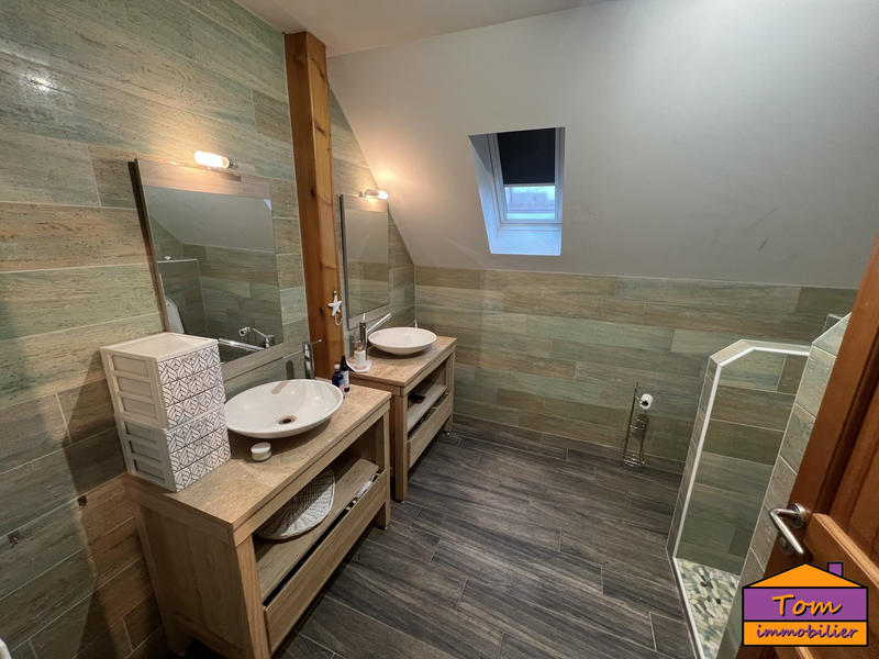 Maison traditionnelle - 260 m² - 7 pièces