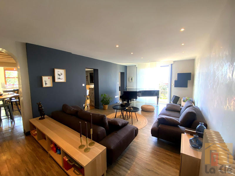 Maison - 300 m² - 11 pièces