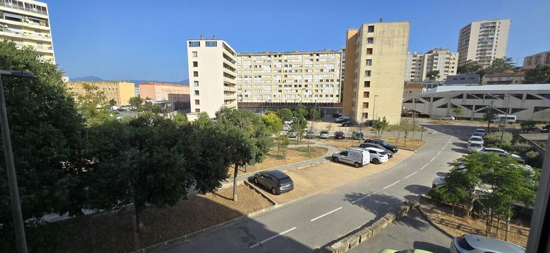 Appartement - 94 m² - 4 pièces