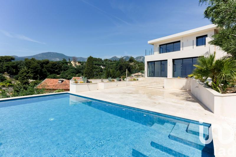 Maison - 259 m² - 5 pièces