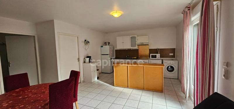 Maison - 225 m² - 9 pièces