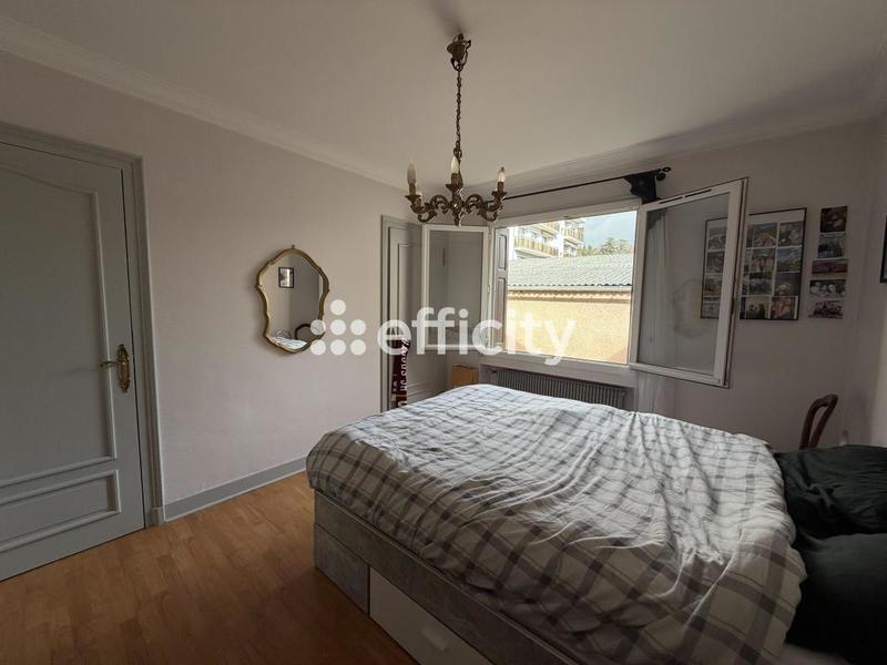 Maison - 200 m² - 10 pièces