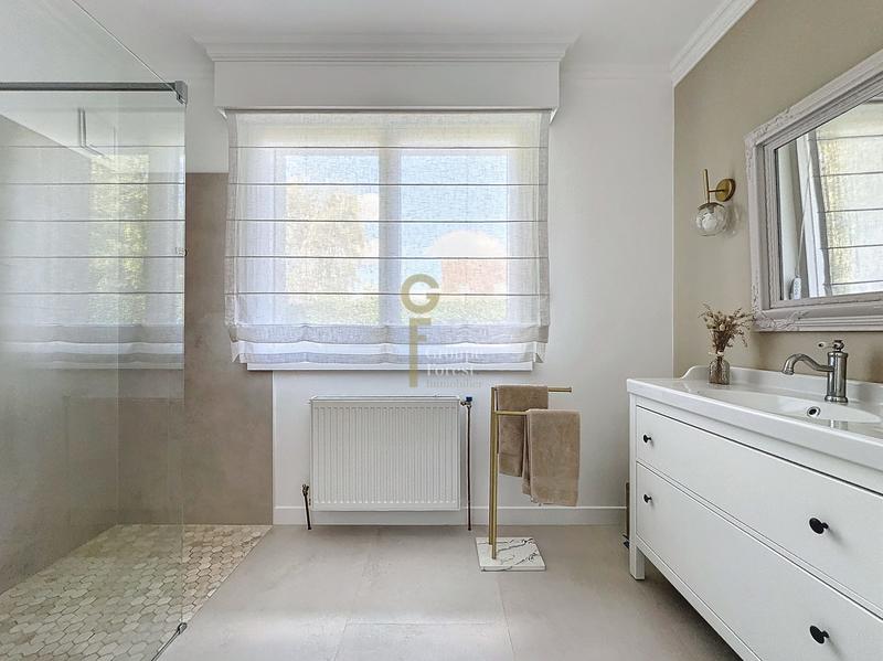 Maison - 212 m² - 7 pièces