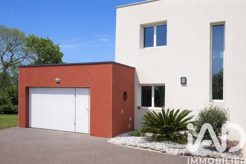 Maison - 216 m² - 8 pièces