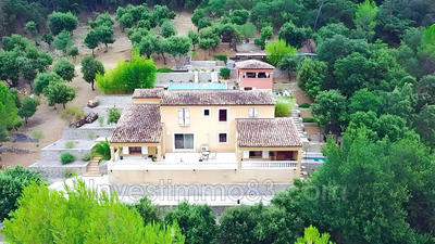 Propriété - 236 m² - 9 pièces