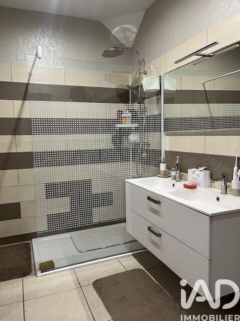 Maison - 227 m² - 8 pièces