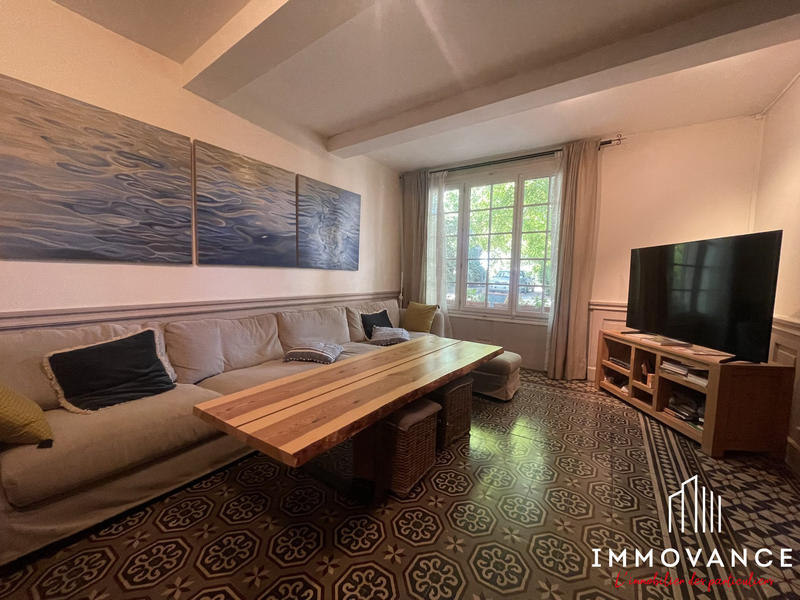 Maison - 747 m² - 23 pièces