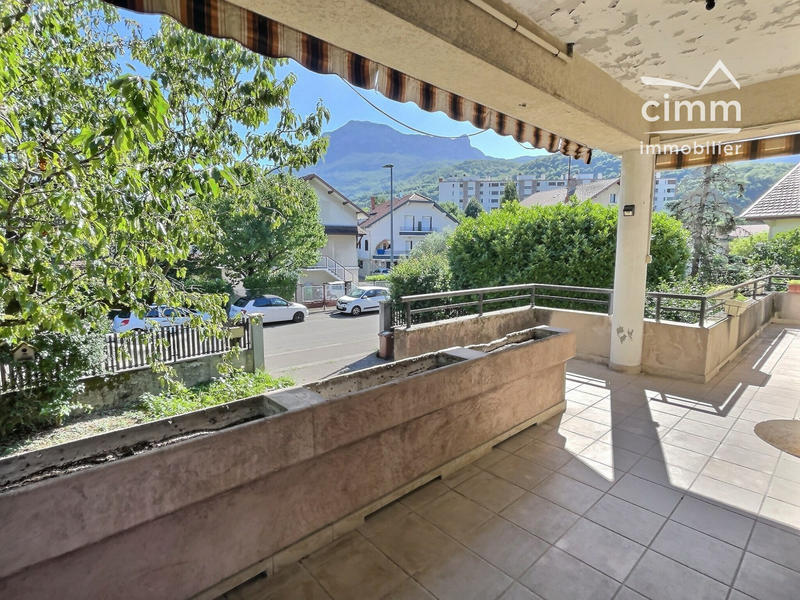 Maison - 186 m² - 8 pièces