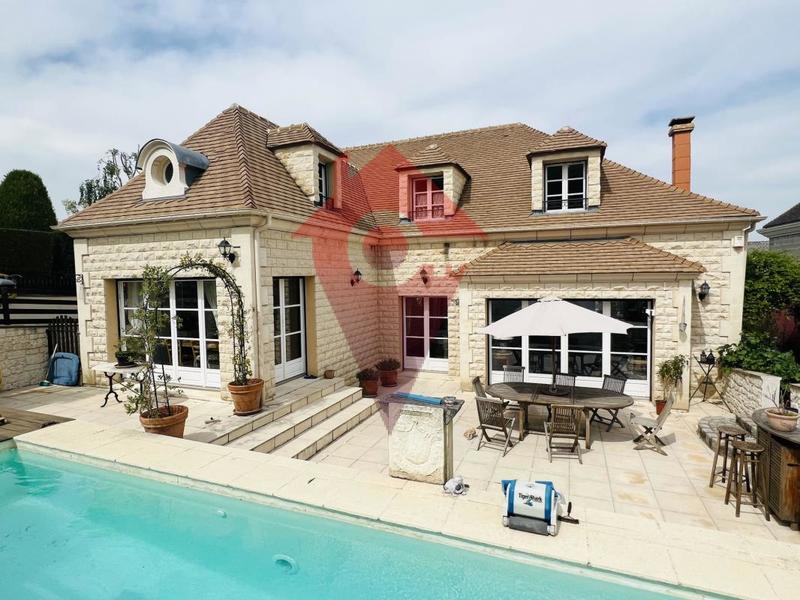 Maison - 250 m² - 7 pièces