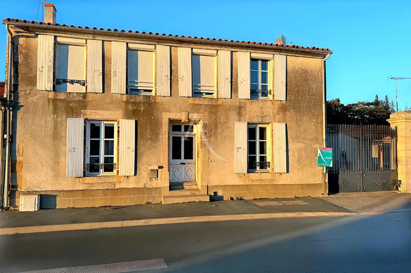 Maison - 229 m² - 9 pièces