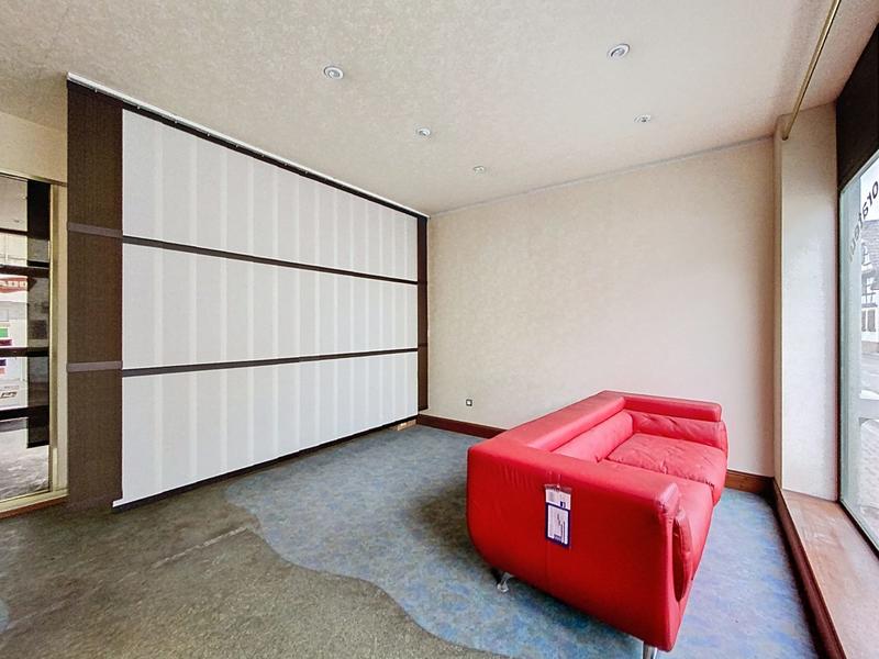 Local d'activités - 135 m² - 5 pièces