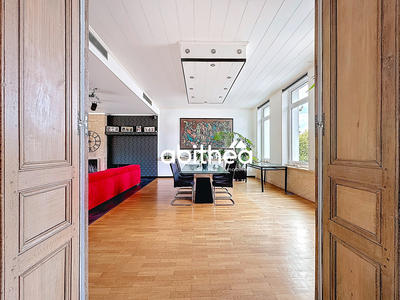 Maison - 331 m² - 10 pièces