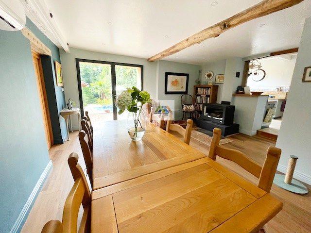 Maison - 283 m² - 8 pièces