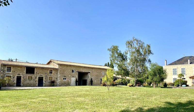 Maison - 240 m² - 6 pièces