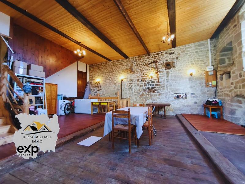 Maison traditionnelle - 215 m² - 8 pièces