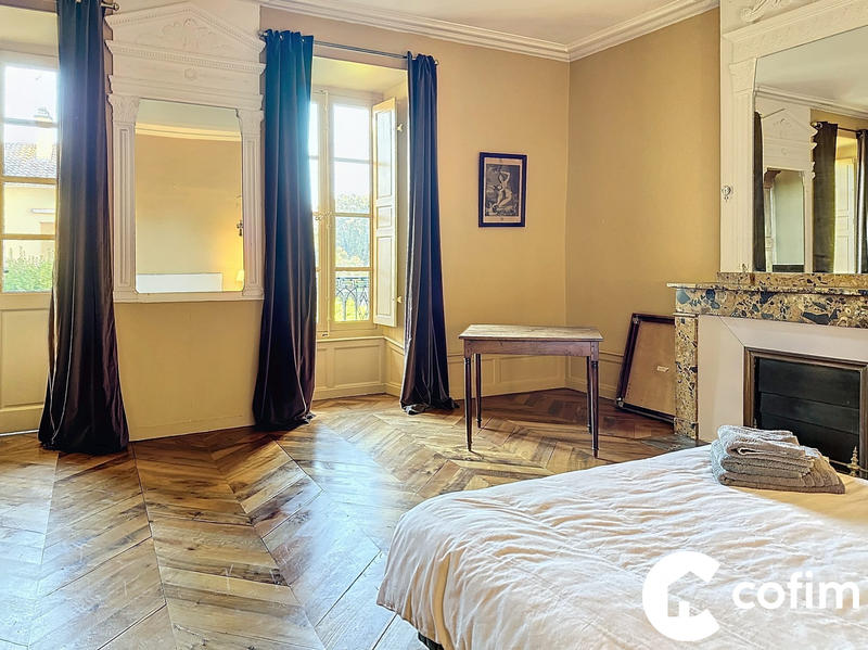 Maison - 272 m² - 10 pièces