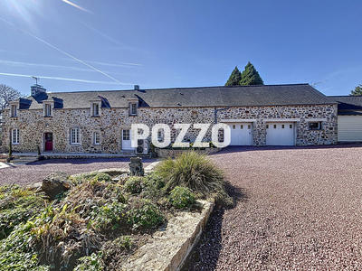 Maison - 249 m² - 10 pièces