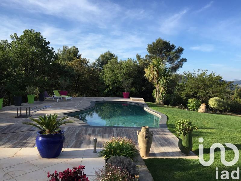 Maison - 220 m² - 7 pièces