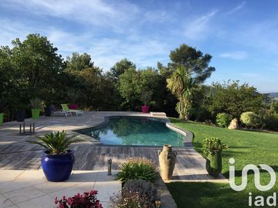 Maison - 220 m² - 7 pièces