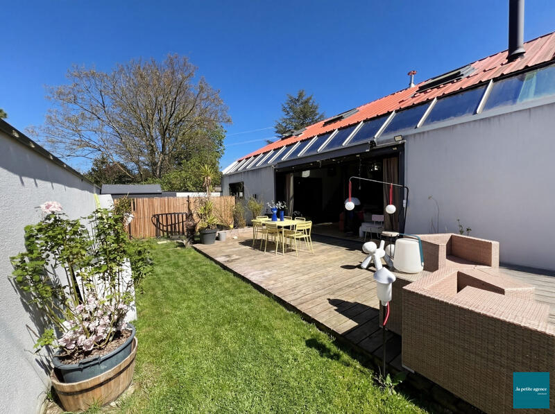 Maison - 260 m² - 6 pièces