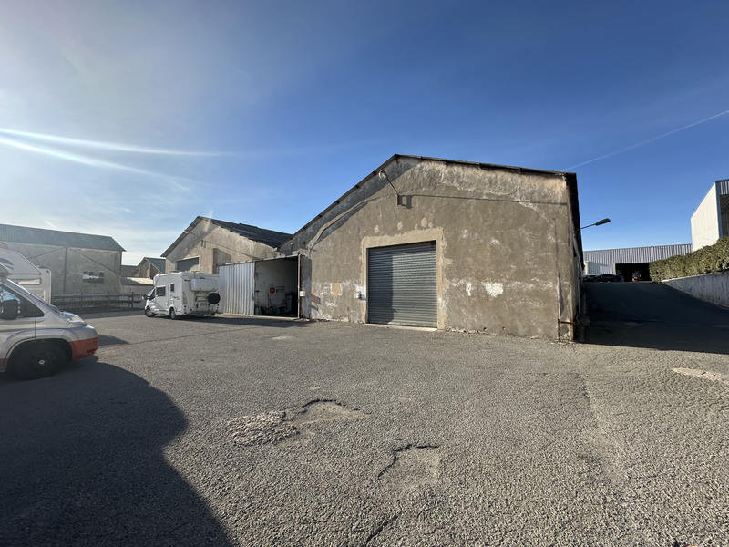 Entrepôt - 1 200 m²