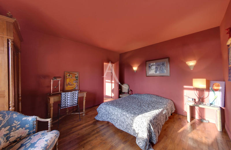 Maison - 207 m² - 6 pièces