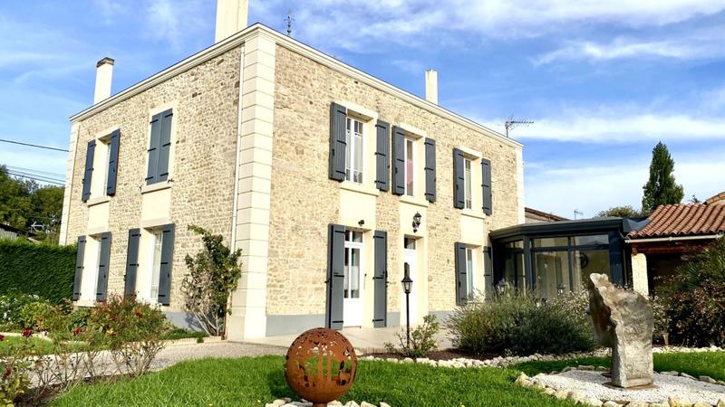 Maison - 240 m² - 6 pièces