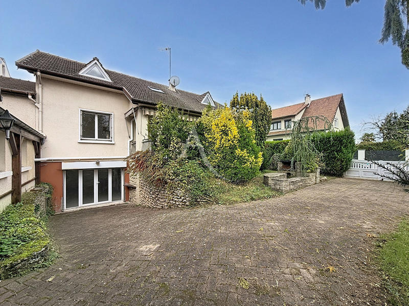 Maison - 185 m² - 8 pièces