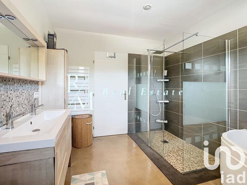 Maison - 265 m² - 10 pièces