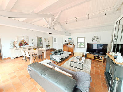 Maison - 224 m² - 6 pièces