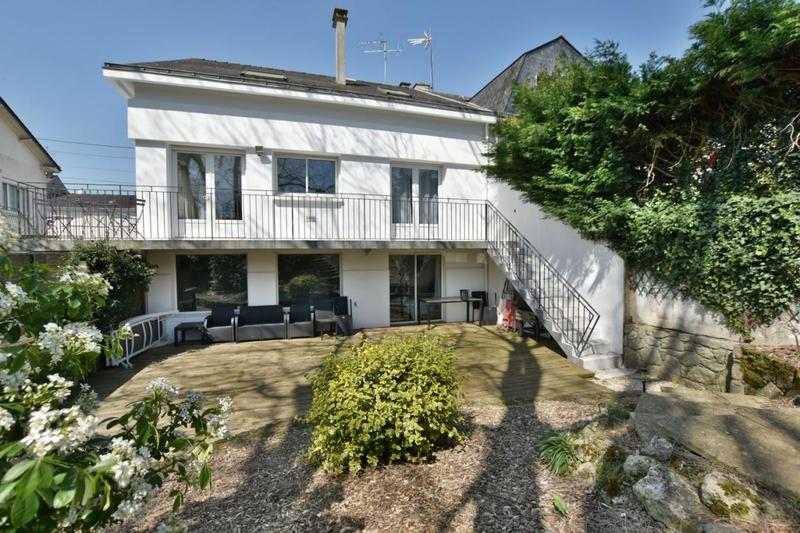 Maison - 182 m² - 10 pièces