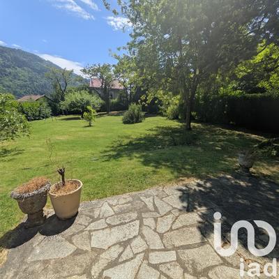 Maison - 203 m² - 9 pièces