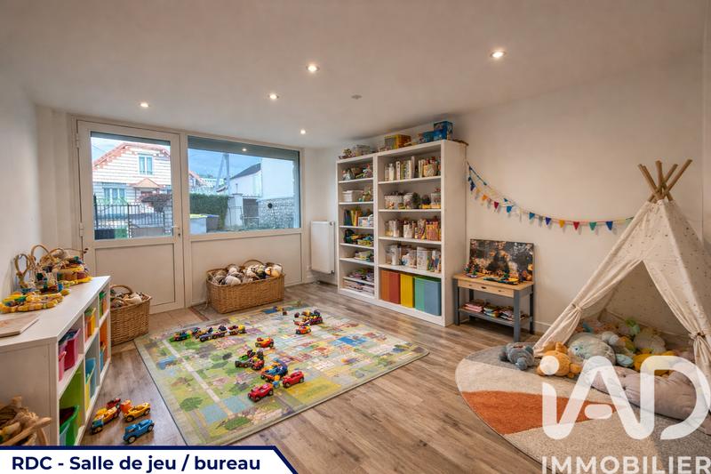 Maison - 180 m² - 11 pièces