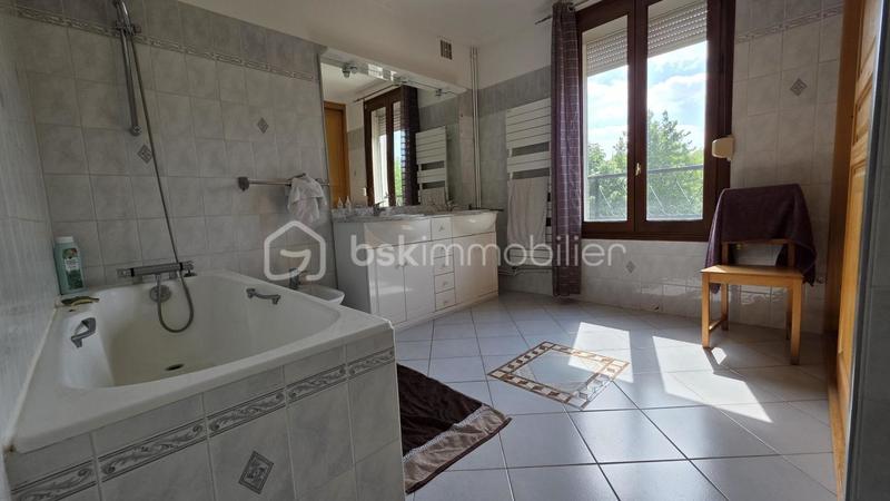 Maison - 300 m² - 10 pièces