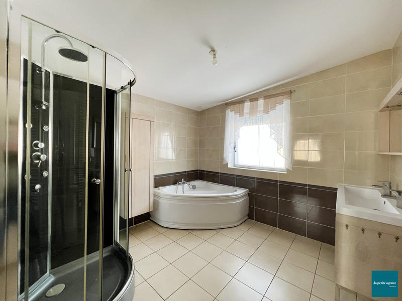 Maison traditionnelle - 142 m² - 6 pièces