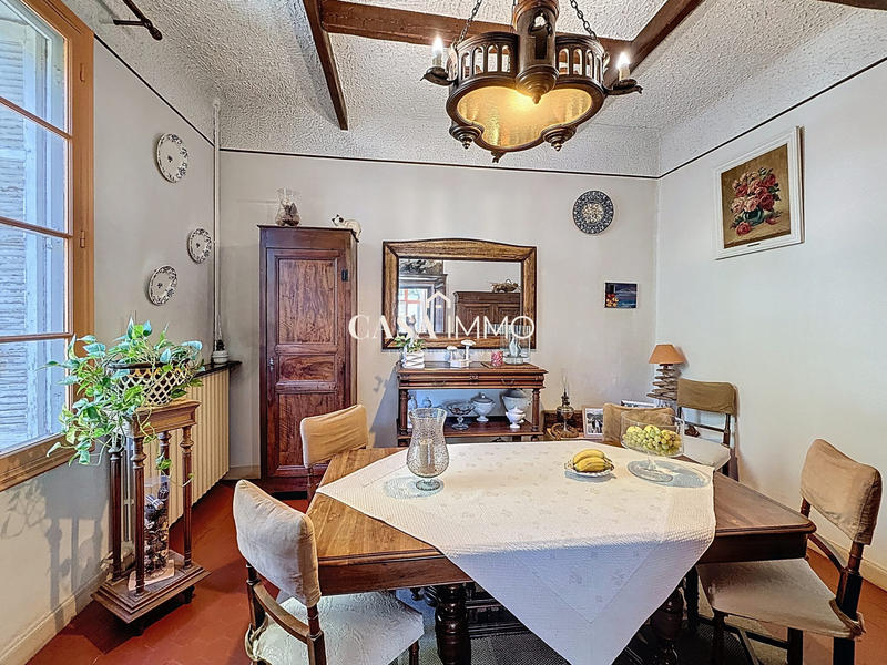 Maison - 220 m² - 8 pièces