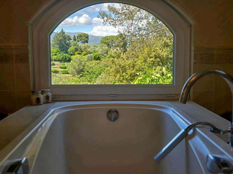 Villa - 329 m² - 6 pièces