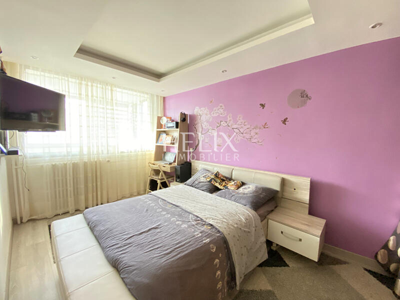 Appartement - 85 m² - 5 pièces