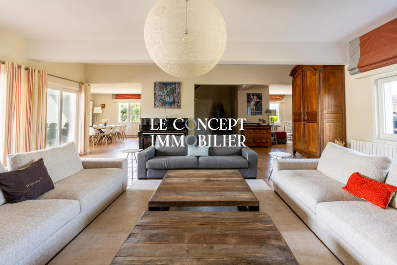 Villa - 295 m² - 12 pièces