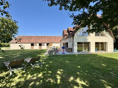 Maison - 240 m² - 7 pièces