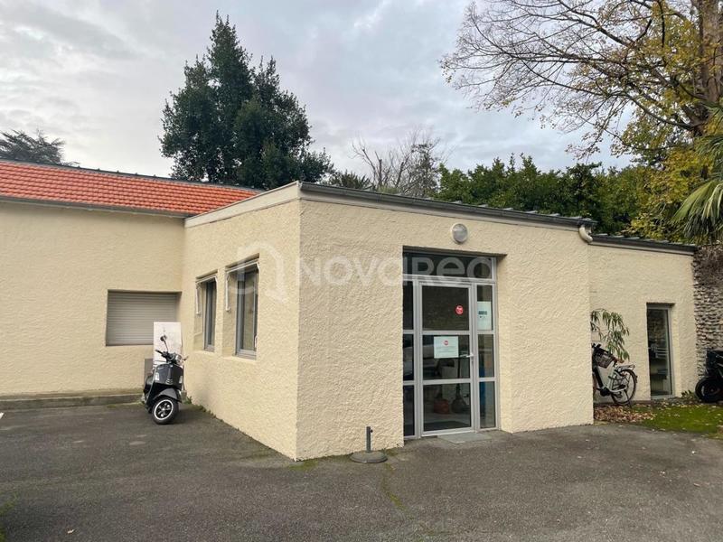 Bureau - 398 m² - 15 pièces