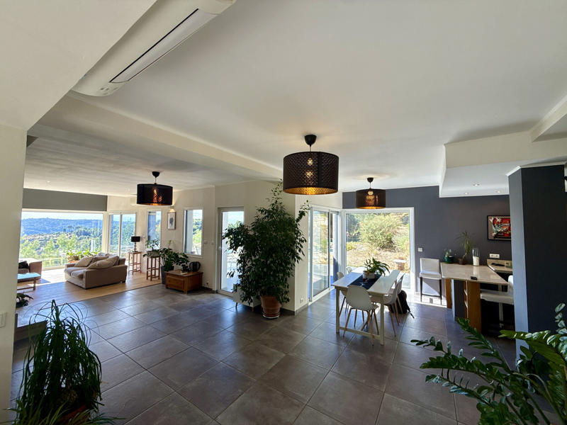 Maison - 300 m² - 7 pièces