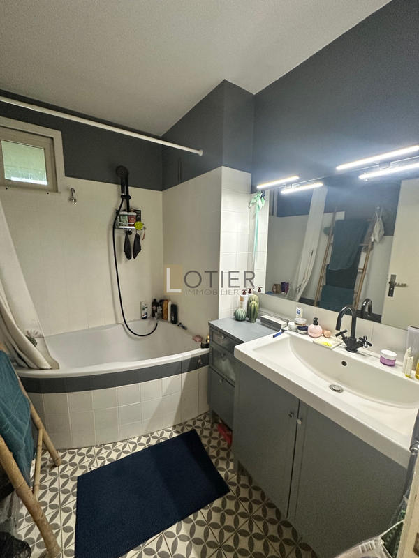 Appartement - 90 m² - 3 pièces