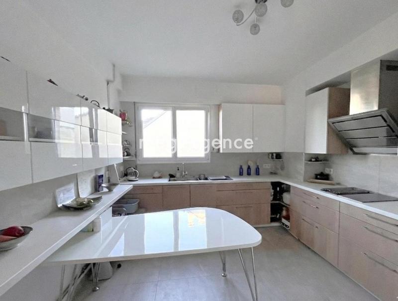 Appartement - 165 m² - 6 pièces