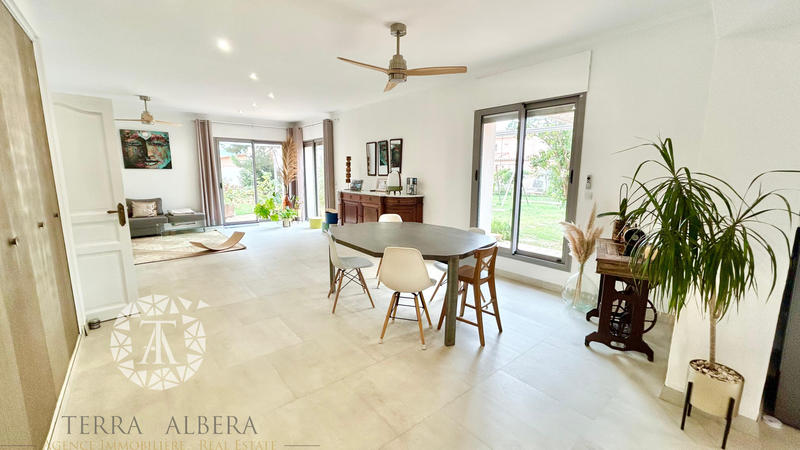 Villa - 259 m² - 7 pièces