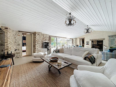 Maison - 277 m² - 8 pièces