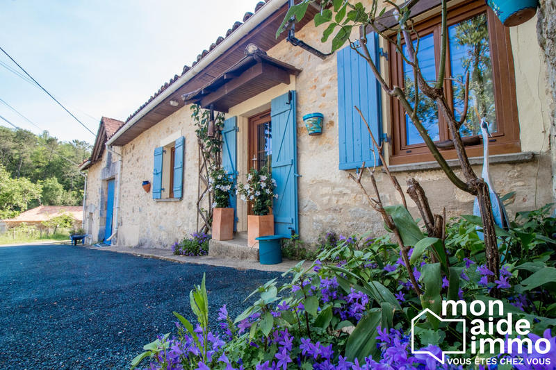 Maison - 240 m² - 15 pièces