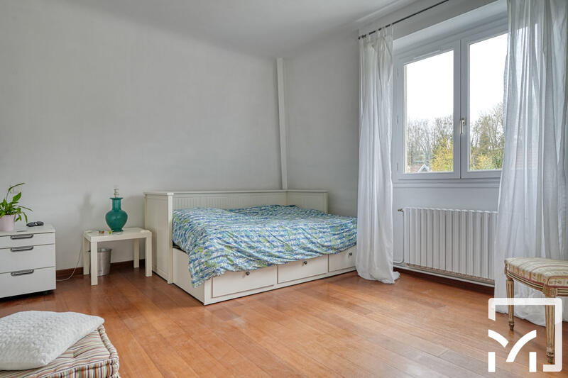 Maison - 275 m² - 10 pièces